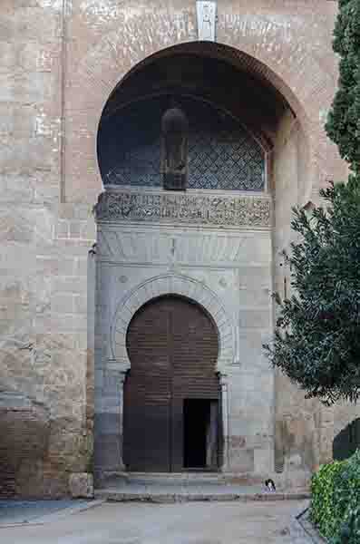 Granada 014 - La Alhambra - Puerta de la Justicia.jpg